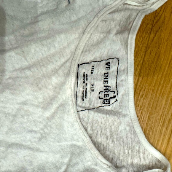 We the Free S/P cute linen & cotton top with sexy cut out at top at top & back - Picture 2 of 5